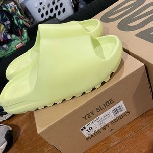 Size 10 yellow yeezy slide